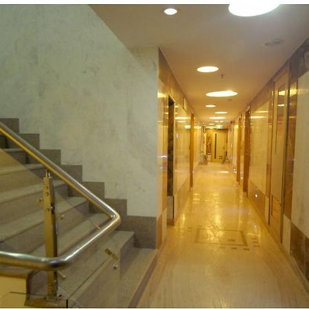 Hotel Malik Continental ニューデリー エクステリア 写真