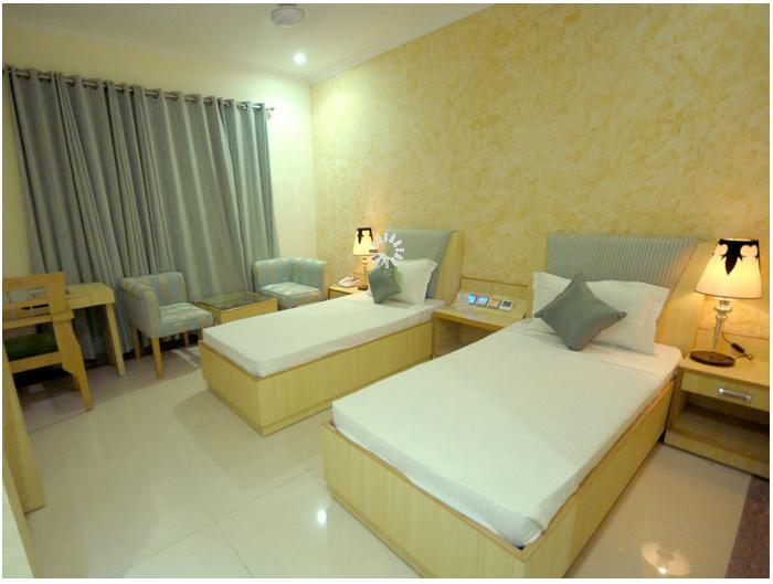 Hotel Malik Continental ニューデリー エクステリア 写真