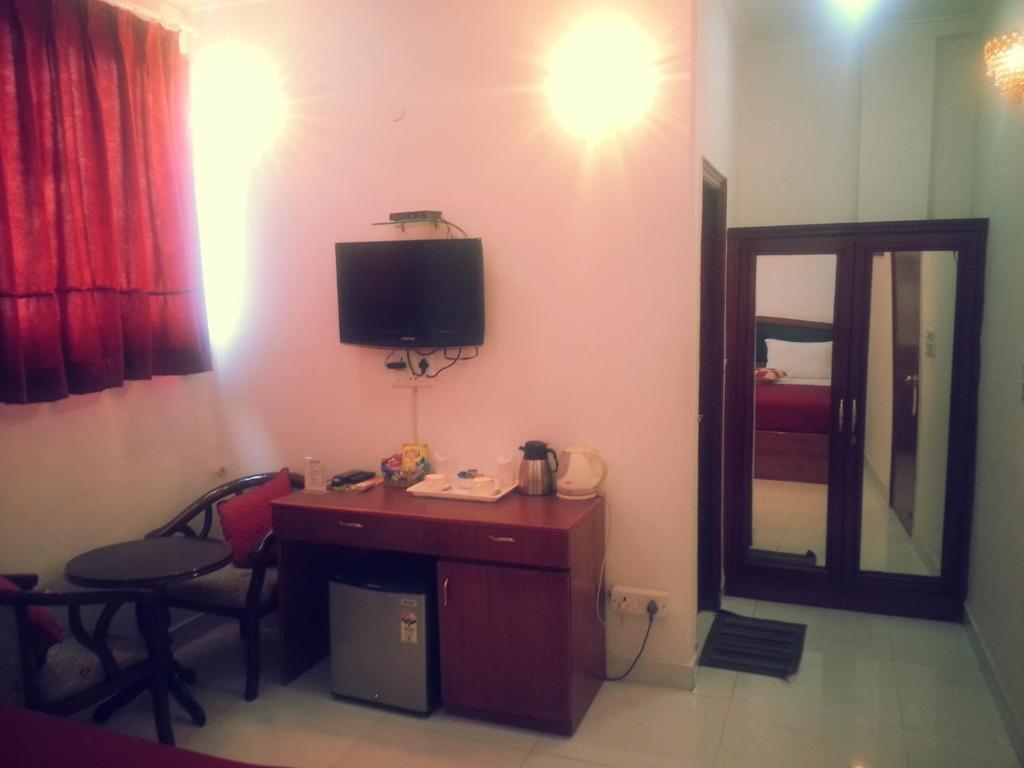 Hotel Malik Continental ニューデリー 部屋 写真